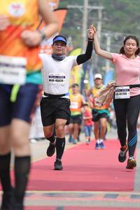 BIB: 46039, 45150
                            <button type="button" onclick="openModal(8213977)" class="btn btn-primary btn-sm float-right btn-popup" data-toggle="modal" data-target=".modal-high-quality">
                        <i class="fas fa-shopping-cart"></i> Add to Cart
                    </button>
                                            <button type="button" onclick="isThisMe(8213977, true)" class="btn btn-success btn-sm float-right btn-popup btn-isme hidden" data-toggle="tooltip" data-placement="bottom" title="นี่คือรูปของคุณใช่ไหม คลิกที่นี่เพื่อเอาเข้าอัลบั้ม">
                        <i class="fas fa-plus"></i> Add to album
                    </button>
                    <button type="button" onclick="isThisMe(8213977, false)" class="btn btn-warning btn-sm float-right btn-popup btn-isnotme hidden">
                        <i class="fas fa-ban"></i> Remove from album
                    </button>